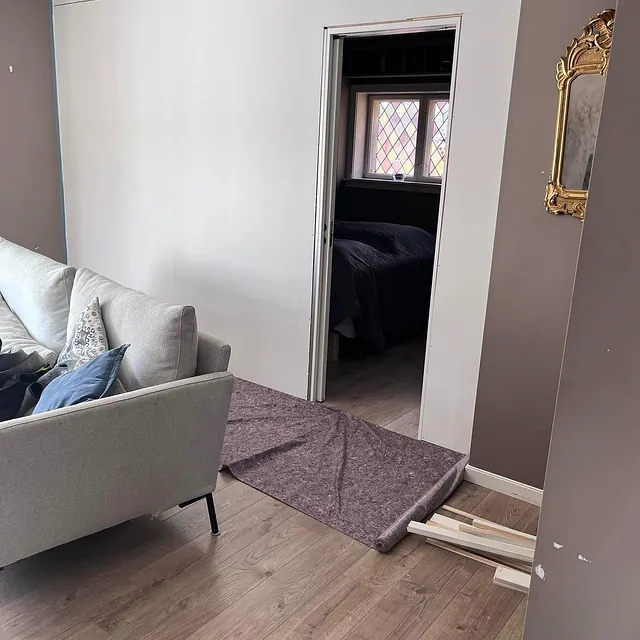 Innebygd skyvedør til soverom er åpen
